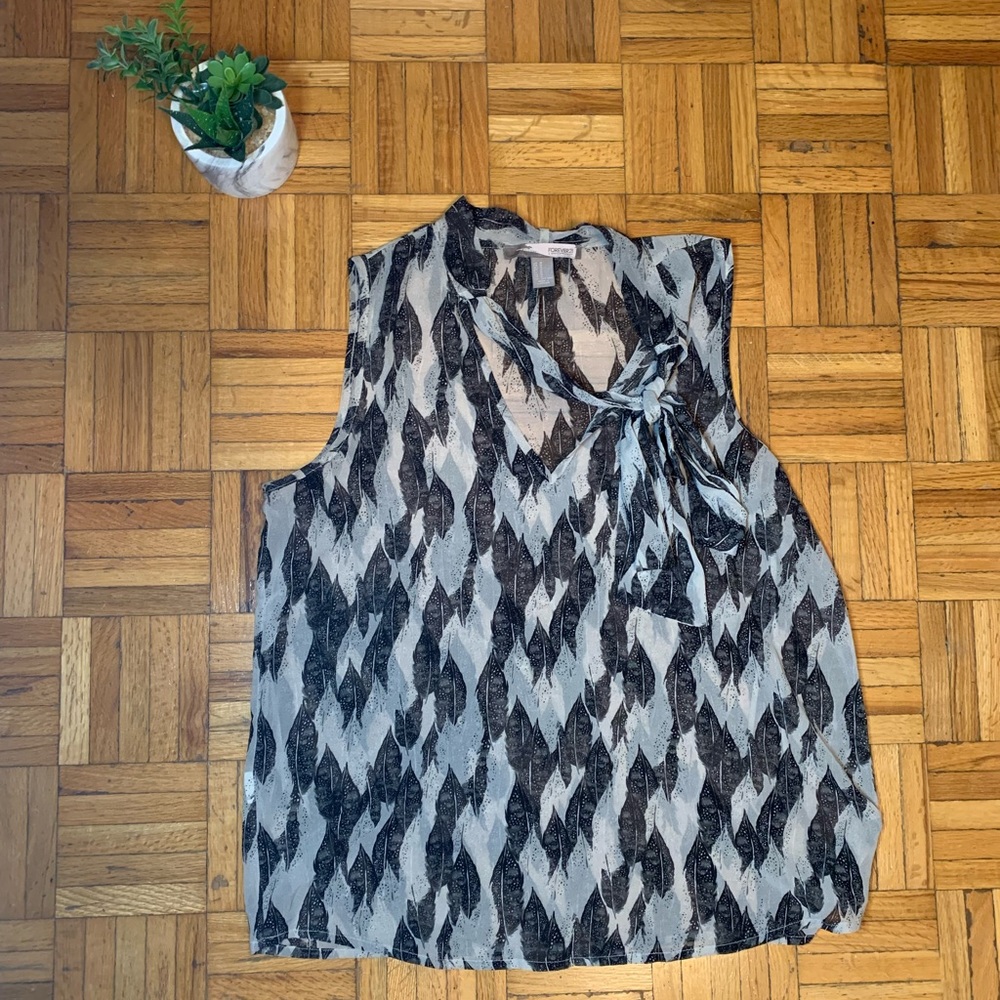 FOREVER 21 CONTEMPORARY LIGHT WORK BLOUSE FRONT KNOT